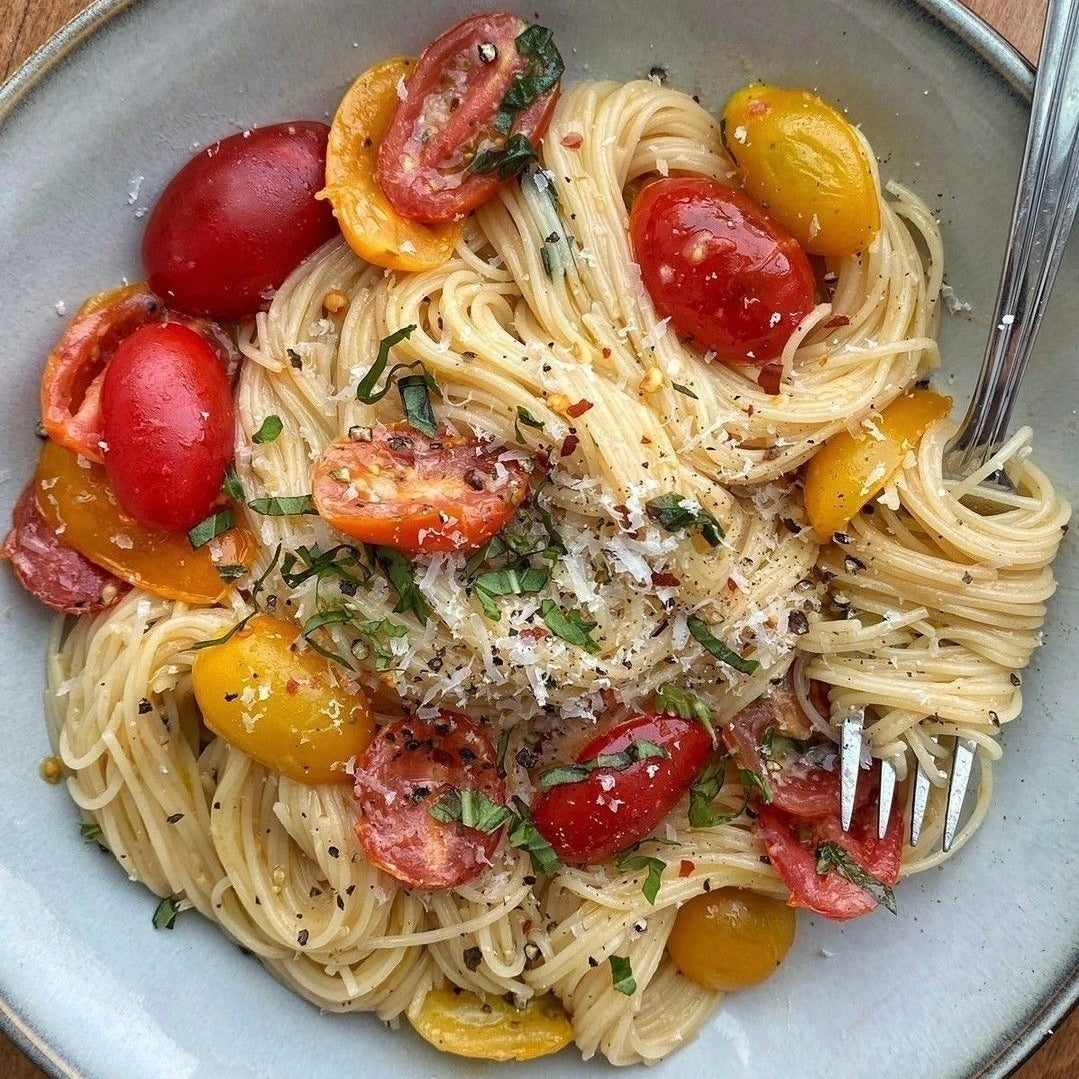Garlic Butter Cherry Tomato Pasta
